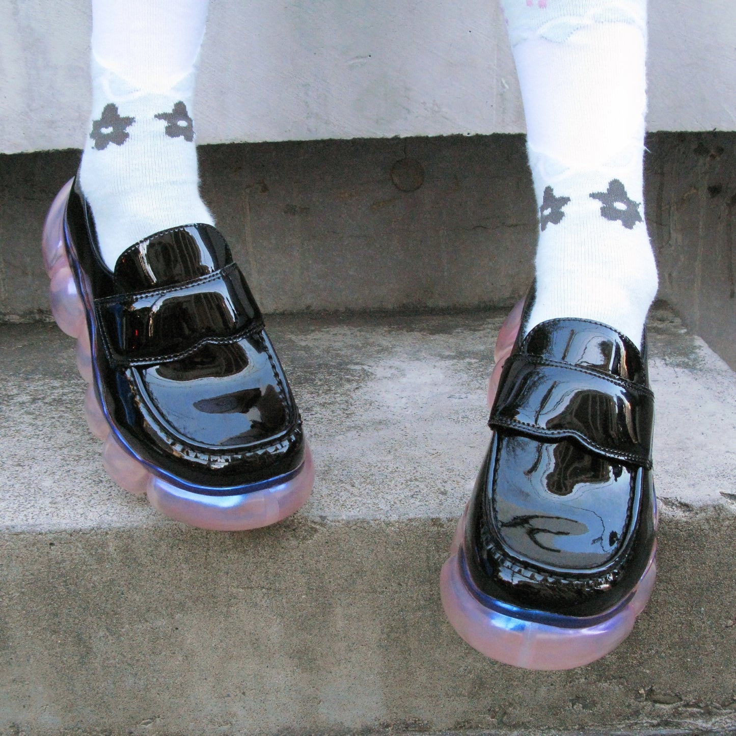 SHEEP Limited】JEWELRY LOAFER / BLACK ENAMEL x PINK AURORA