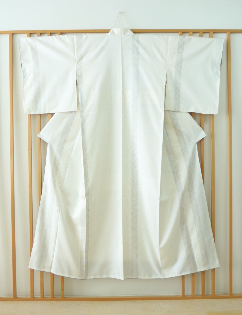 一本縞の白大島紬 - 着物仕立てと採寸 東京『仕立屋凛』