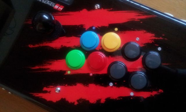 Mad Catz製の静音スティック Arcade FightStick Versus Series SH