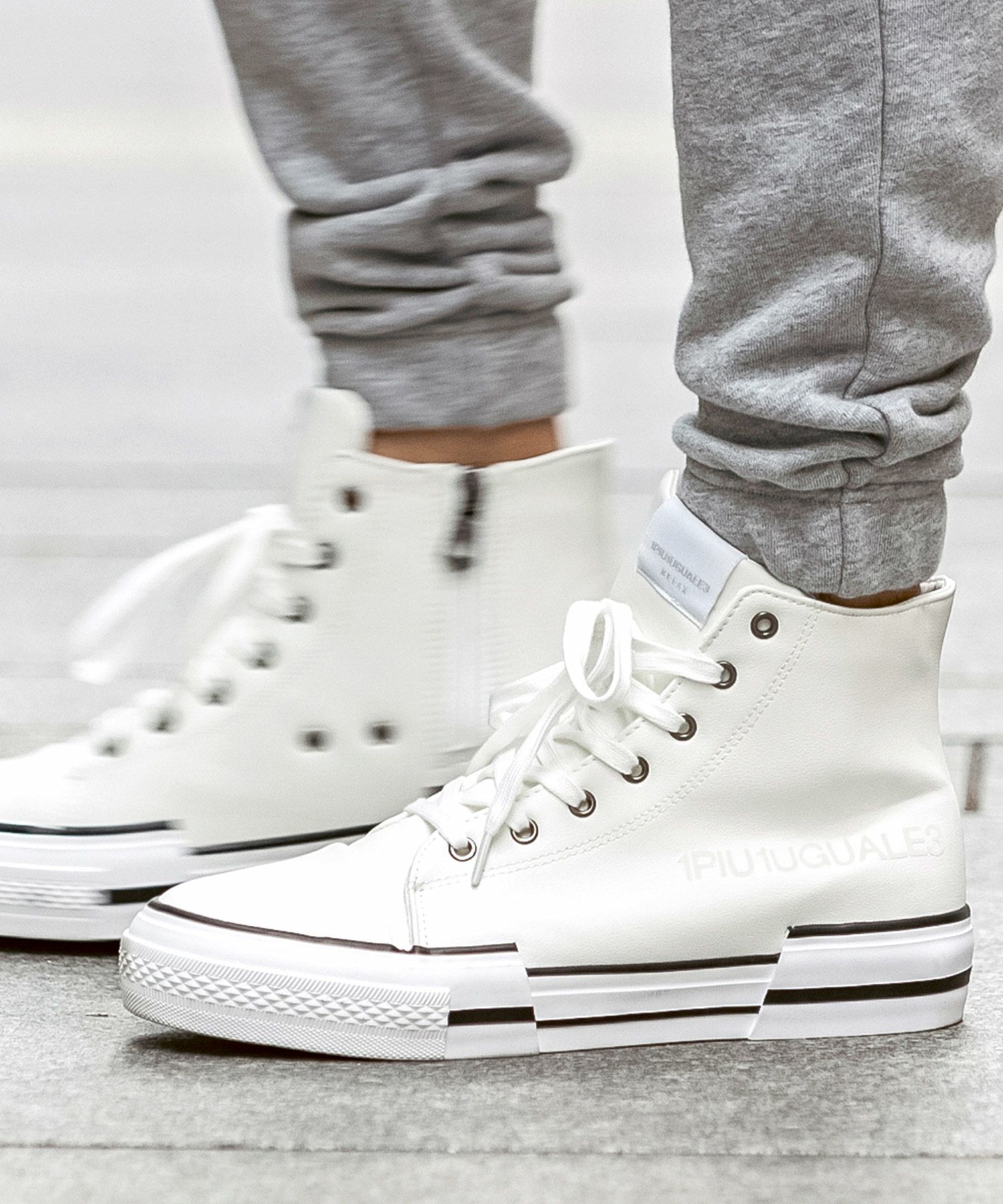 1PIU1UGUALE3 RELAX(ウノピゥウノウグァーレトレ リラックス)サイド