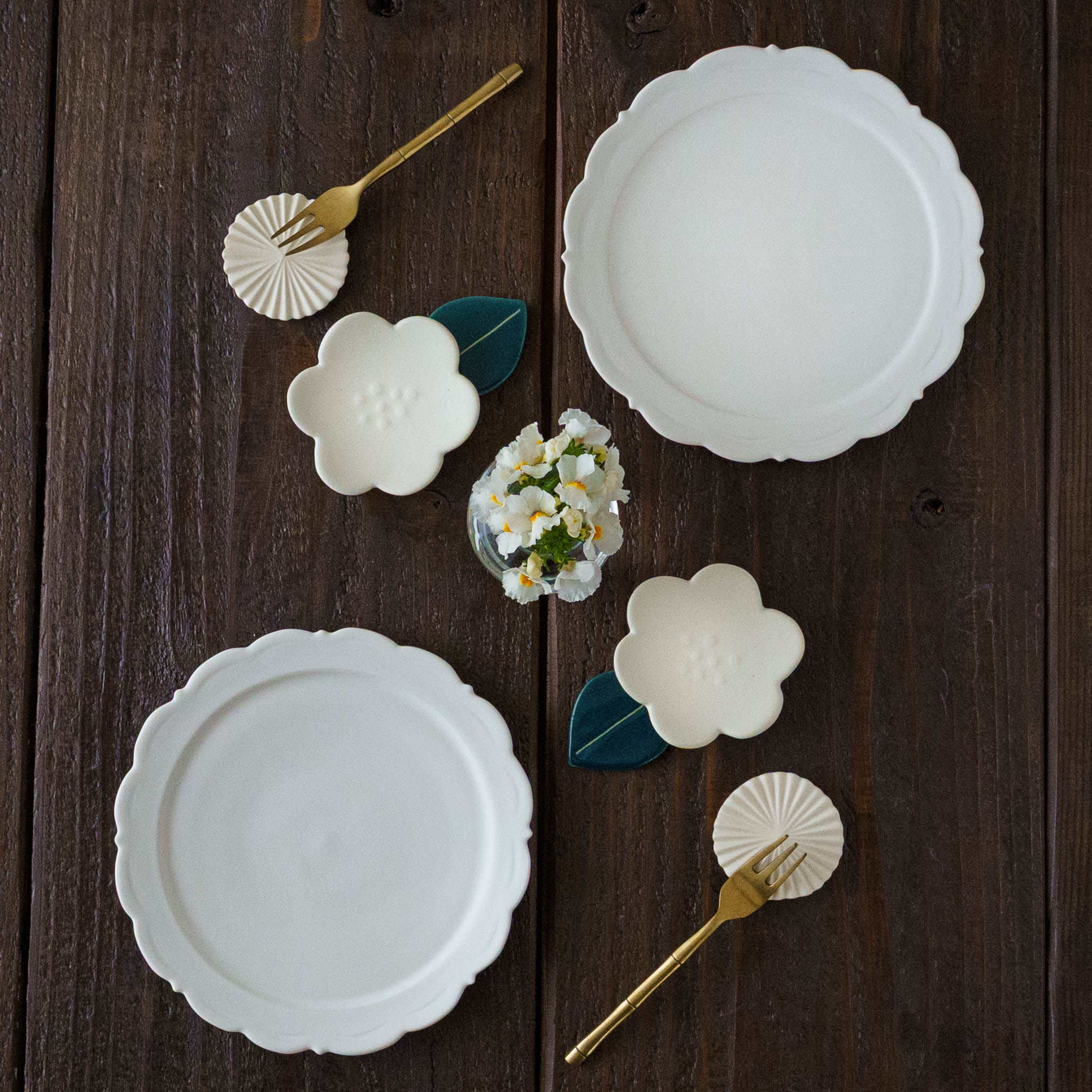 陶芸作家 辻本路 花箸置き ダリア ホワイト｜和食器通販 四季折折