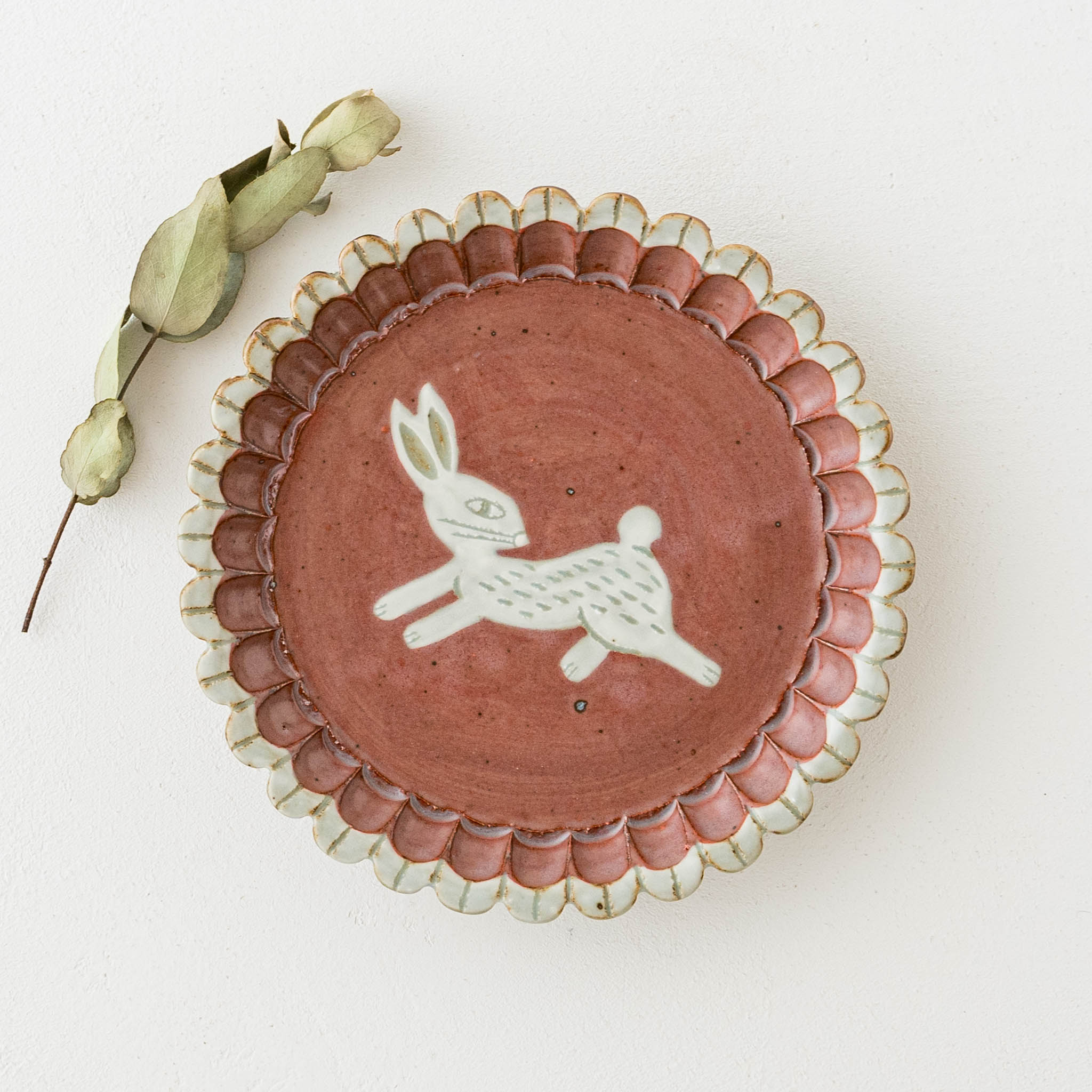 加藤静允 白磁縁彫5寸皿 ふたりうさぎ 5客 加藤静允 白磁縁彫5寸皿