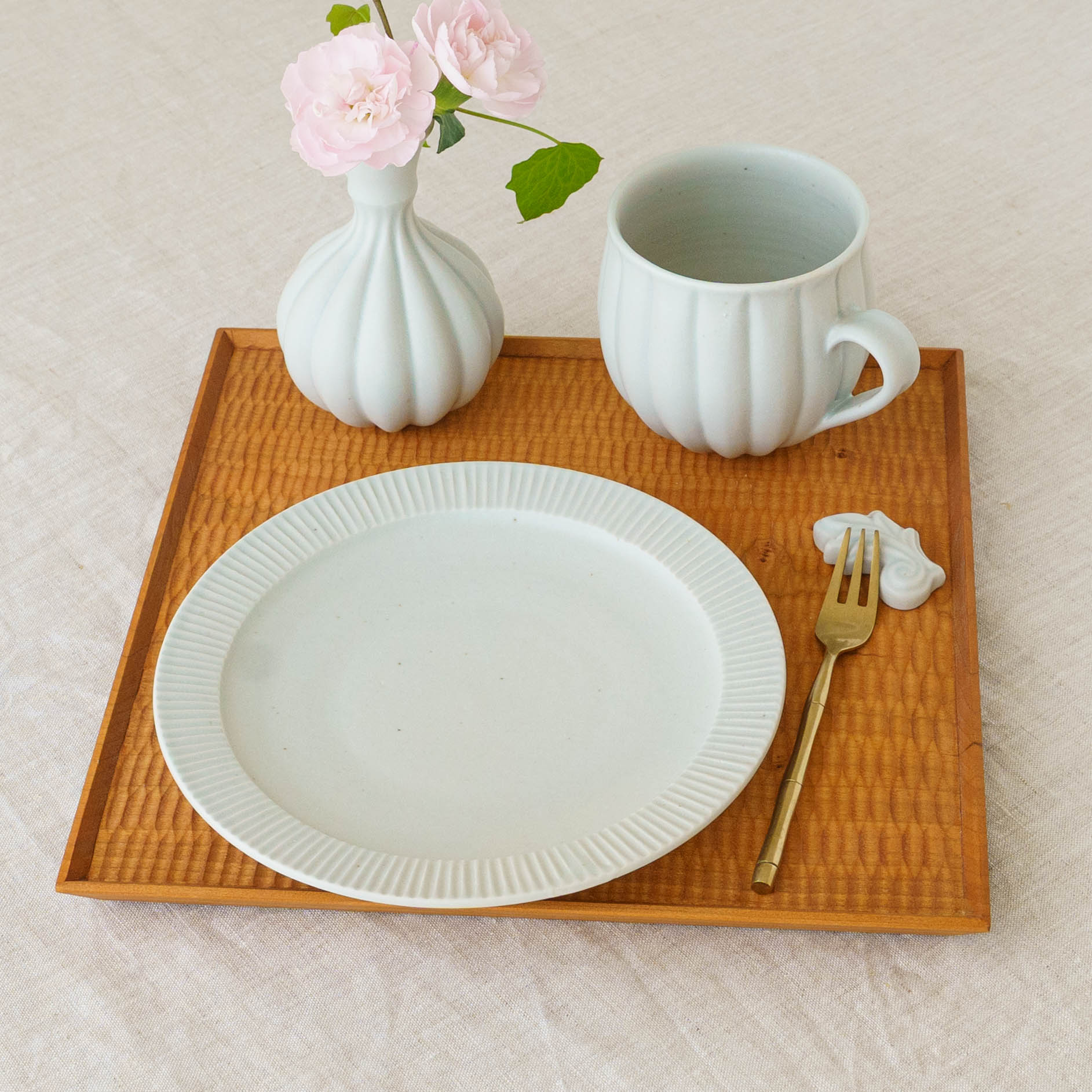 陶芸作家 若菜綾子パン皿 リム鎬 白 ｜作家もののうつわ通販 四季折折