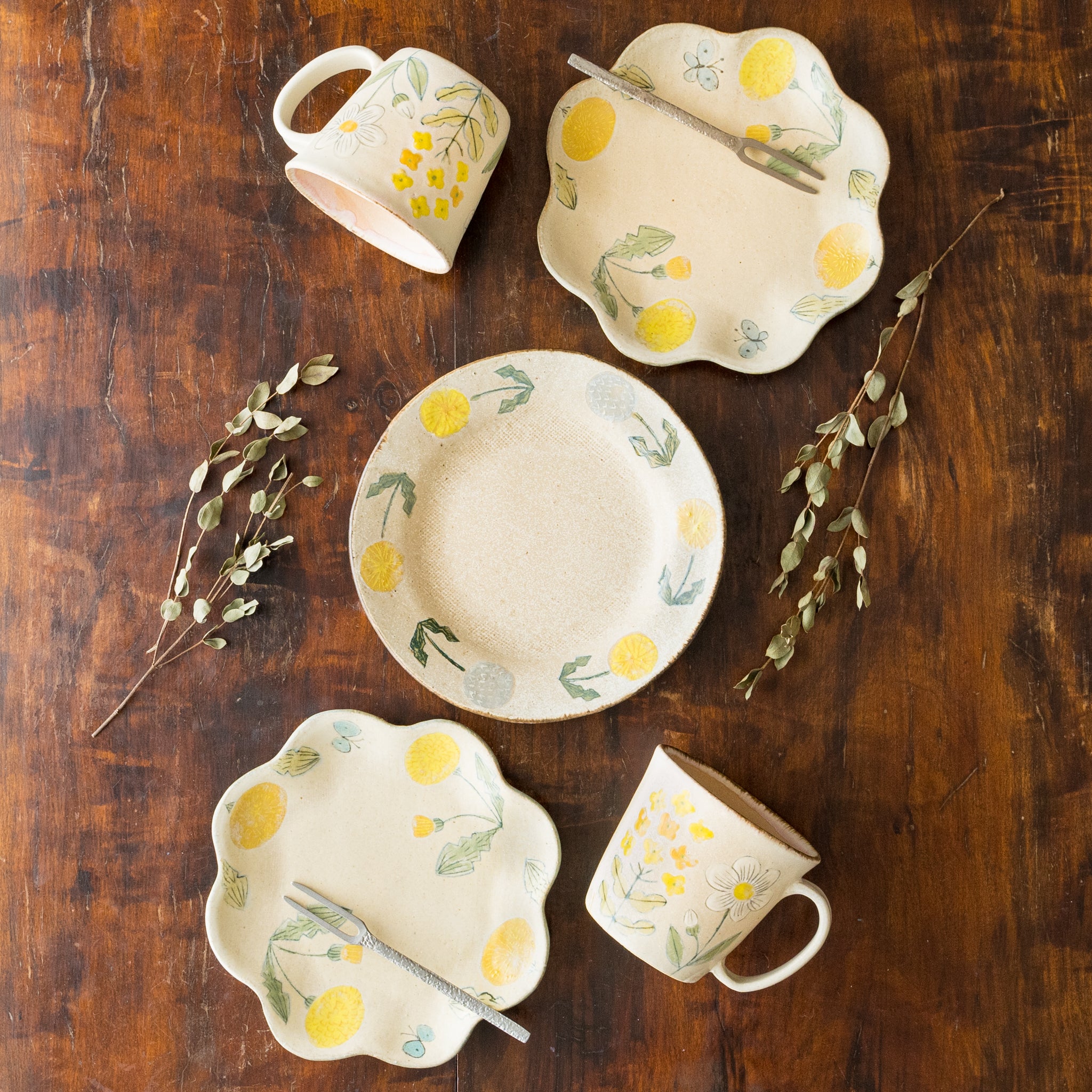 作家 森野奈津子 たんぽぽ 花型皿 中｜和食器通販 四季折折 – 四季折折