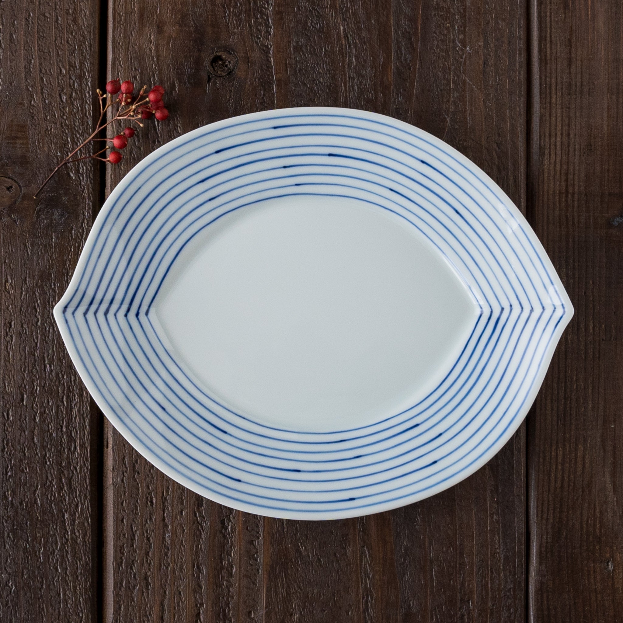 瀬戸染付窯屋 眞窯 葉っぱのお皿 24cm ｜窯元、作家もののうつわ通販