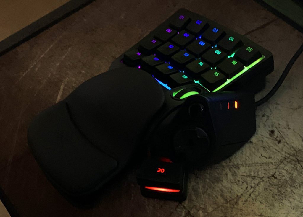 ゲームには微妙かも】左手キーボード「Razer Tartarus V2」の使い心地