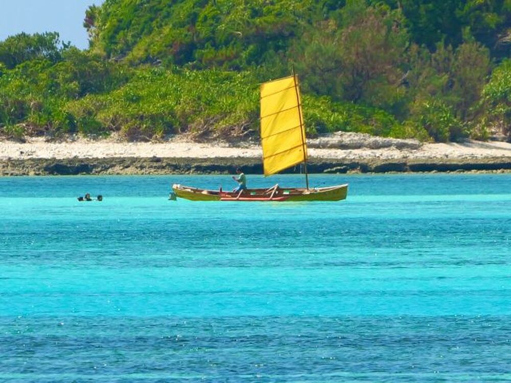 座間味島｜シュノーケリング＆伝統木造帆船サバニ体験＆無人島上陸