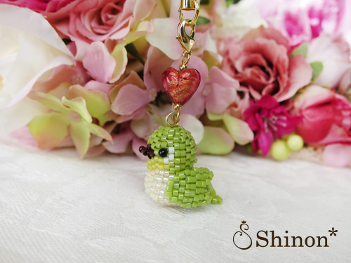 Happy♡Birdストラップ（めじろ） – ビーズアクセサリーのShinon
