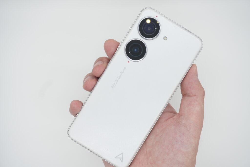 ASUS Zenfone 10レビュー｜貴重なコンパクトハイエンドモデルの評価