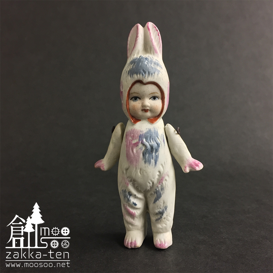 ウサギの着ぐるみのビスクドール | 博物と古物の奇妙な雑貨店