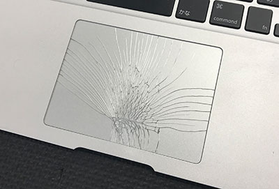 MacBook Airのトラックパッド交換修理 ひび割れ、亀裂 | パソコン修理