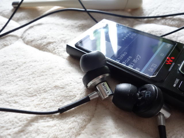 伝説のモニターイヤホン MDR-EX90SL: 弘法よ、筆は選べ