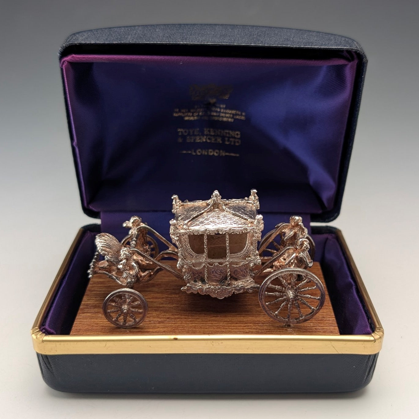 米国アンティーク 純銀製 アール・ヌーヴォー装飾 携帯用折りたたみ式