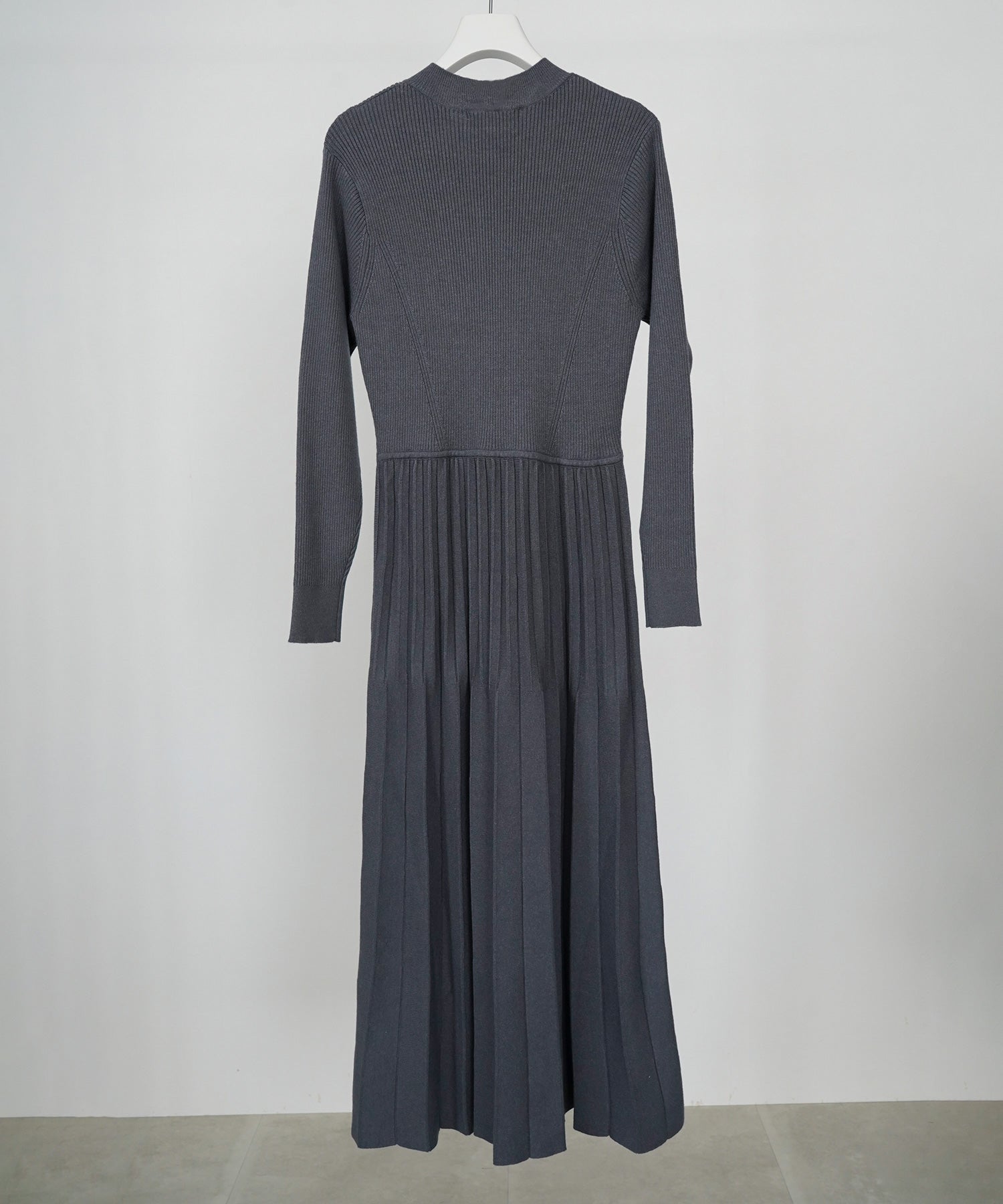 プリーツフレアニットワンピース – Sirin Online Store