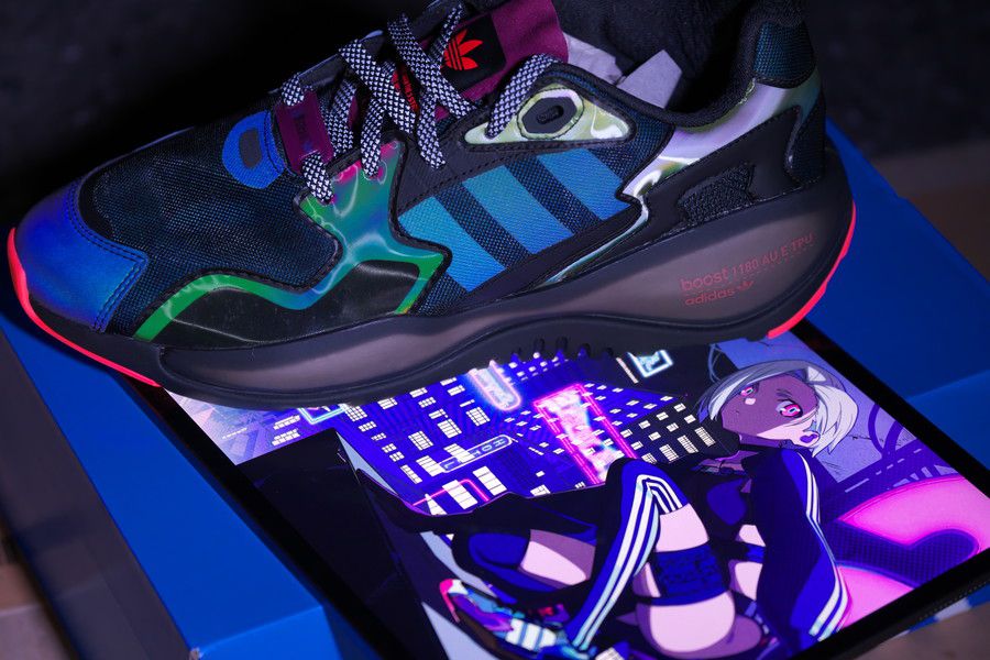 adidas ZX ALKYNE atmos “NEO TOKYO” 未来を表現した極彩色