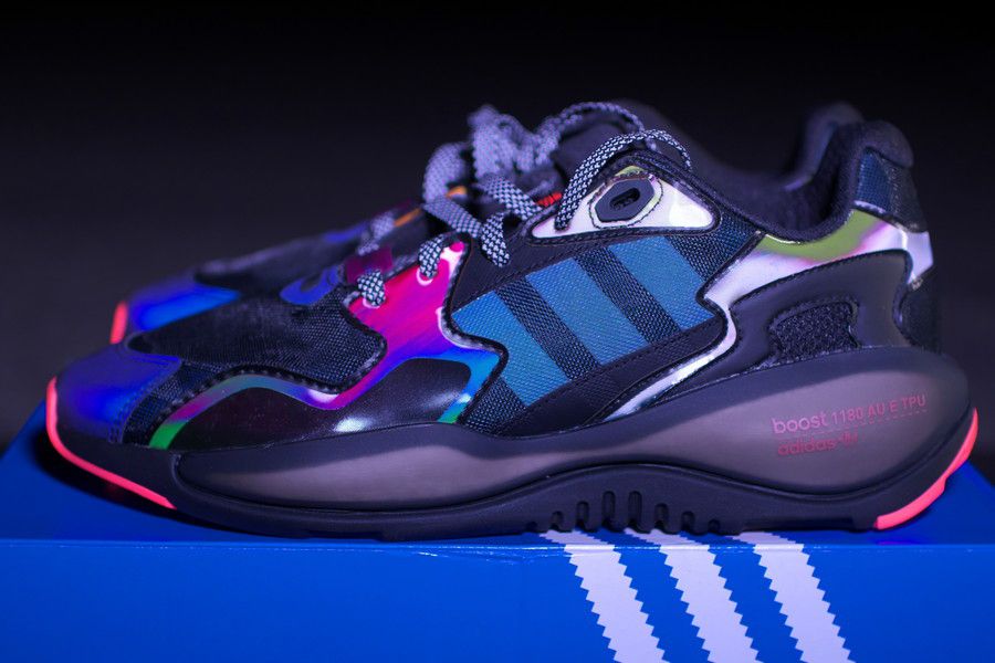 adidas ZX ALKYNE atmos “NEO TOKYO” 未来を表現した極彩色