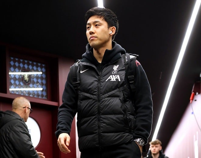 会えて嬉しい」すごい遭遇！リバプール主将と遠藤航が子供の学校で鉢