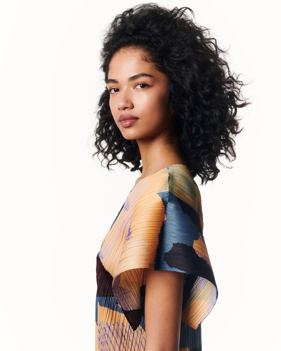 プリーツ プリーズ イッセイ ミヤケ2024年秋冬より宇宙がモチーフの新