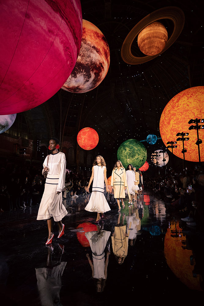 シャネルの宇宙”を描く、マチュー・ブレイジーによる待望の初ショー