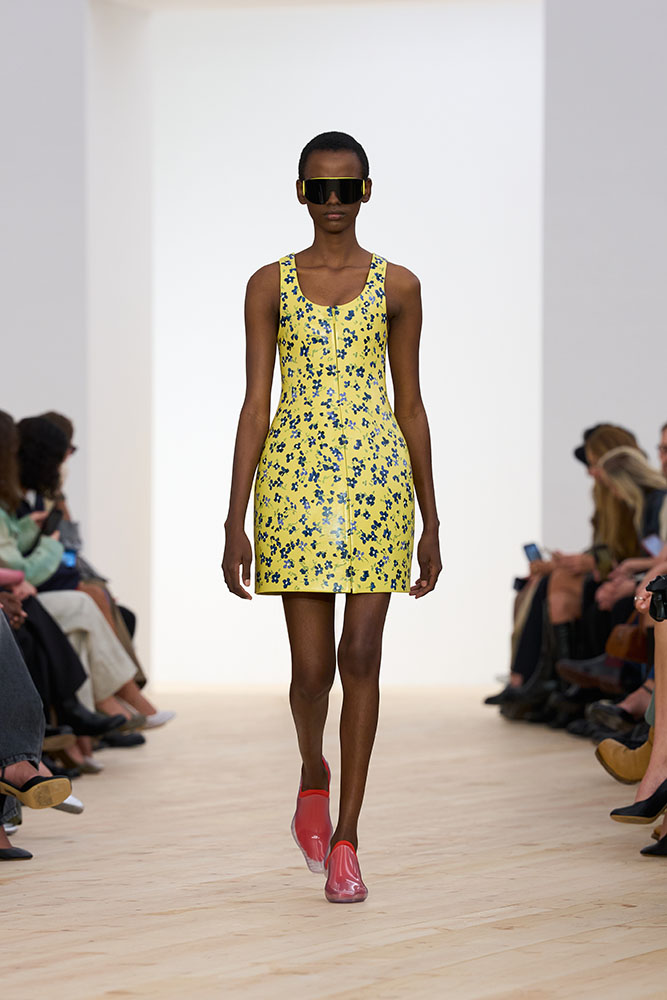 クラフトと色彩で魅せる、ジャックとラザロによるロエベの初ショー