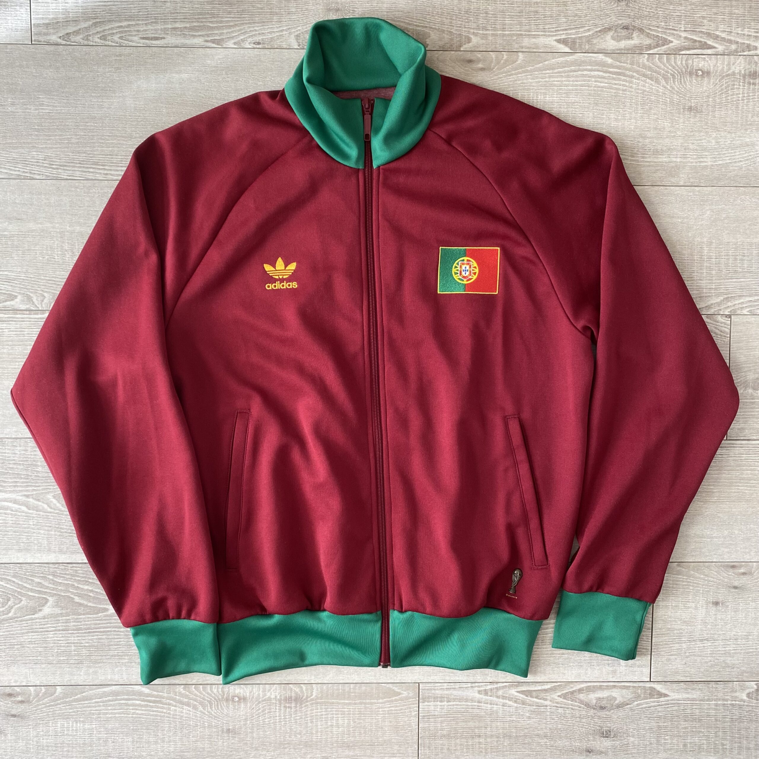 松村北斗着用のadidas originalsポルトガル代表トラックジャケットを