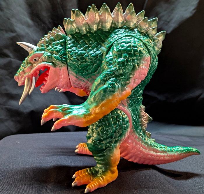 まんだらけから「剛腕怪獣バジアス」「轟唸怪獣ゴーラス」2大怪獣の新