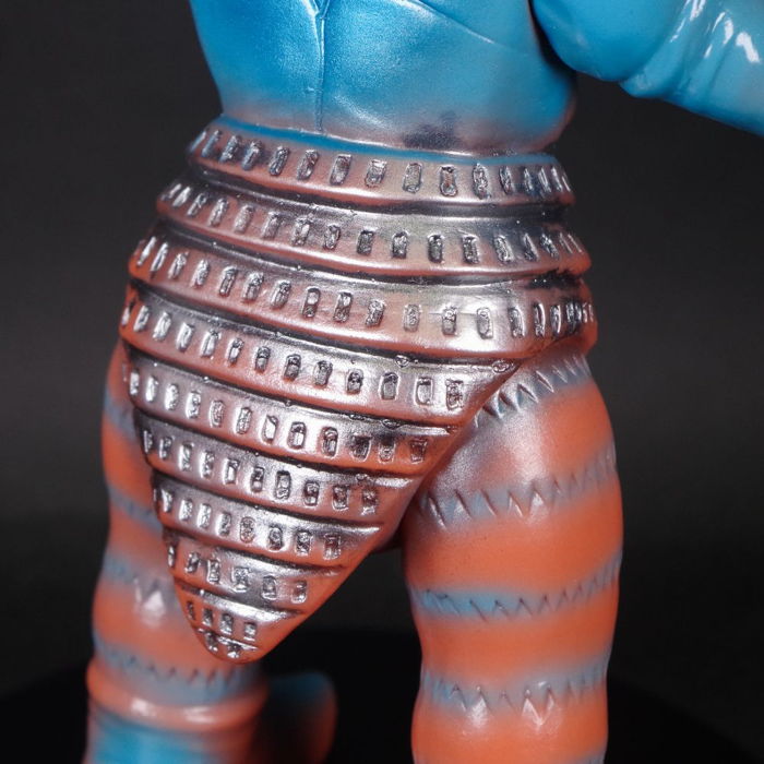 ブルマァク製「バルタン星人」の新色「ブラウン」「蓄光バージョン」が