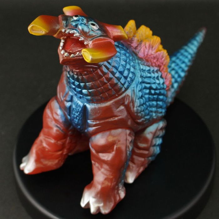 ブルマァクから「地震源Xを倒せ」登場の「ギラドラス(ブラウン)」が