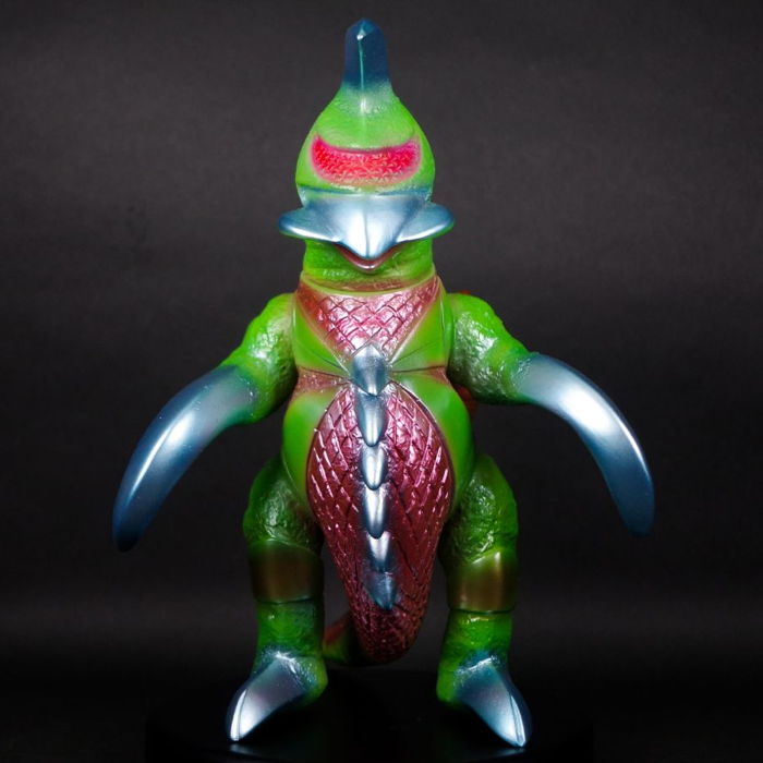 ブルマァクの「ガイガン」が新たに「ライトグリーン」となって飛来