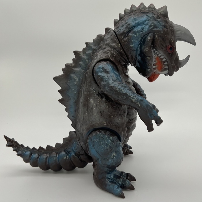 まんだらけから新たな怪獣「轟唸怪獣ゴーラス」出現！ 「京都店開店