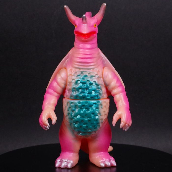 ブルマァクの幻の金型よりミドルサイズ「コスモリキッド」も「ピンク