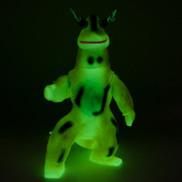 ブルマァクの「エレキング」が「蓄光ゴールド」となってまたまた出現