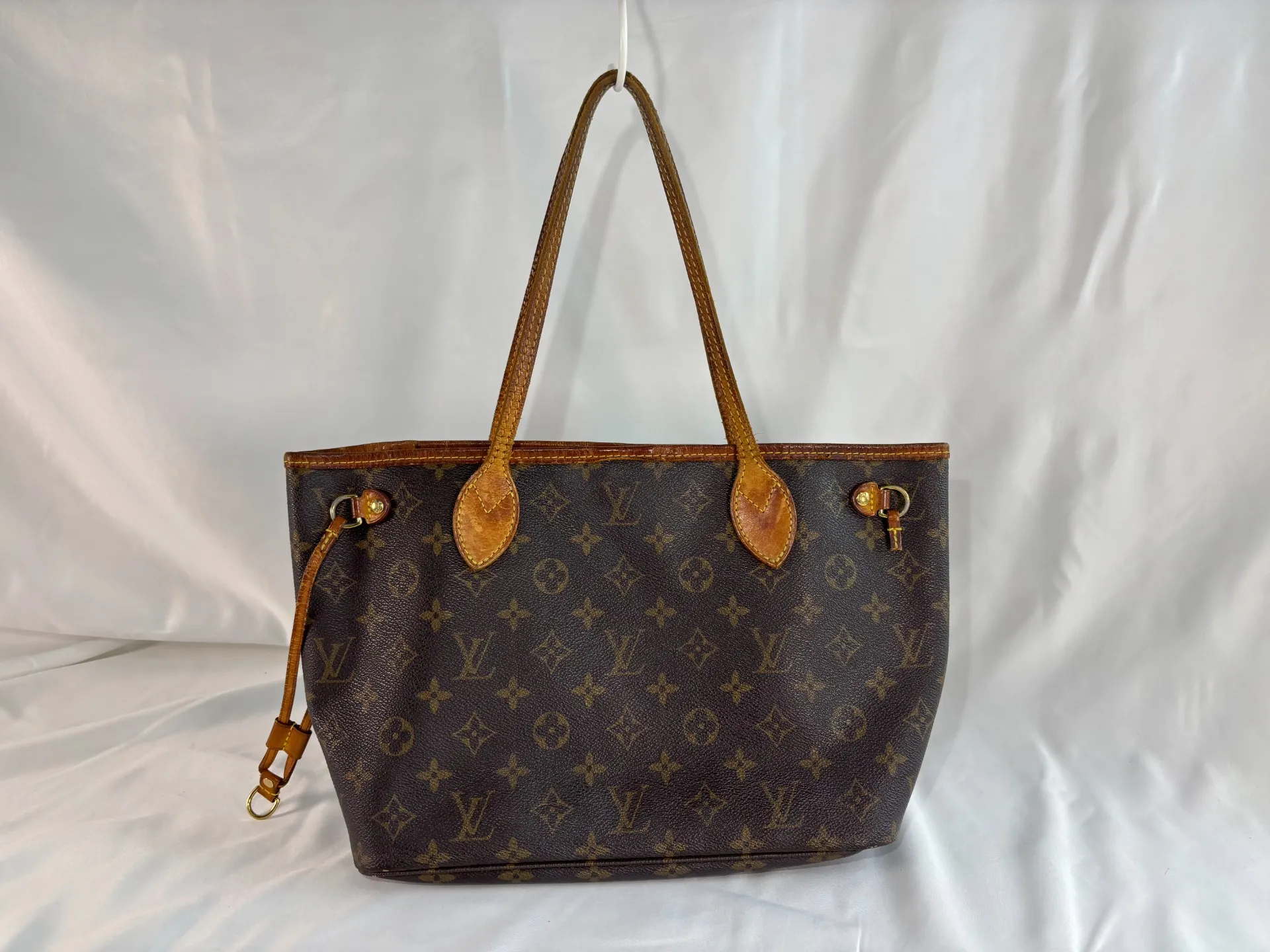 ルイヴィトン ネヴァーフルの持ち手ハンドル ヌメ革を交換修理