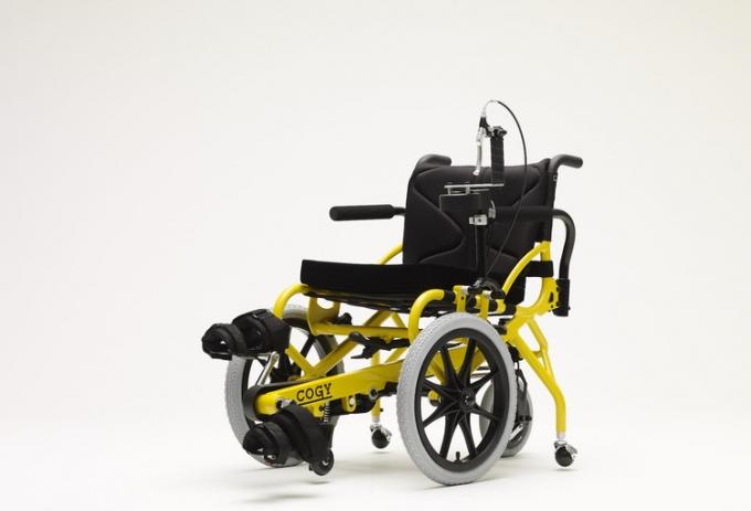 リハビリをサポートする世界初の足こぎ車いす「COGY」！動かなくなった