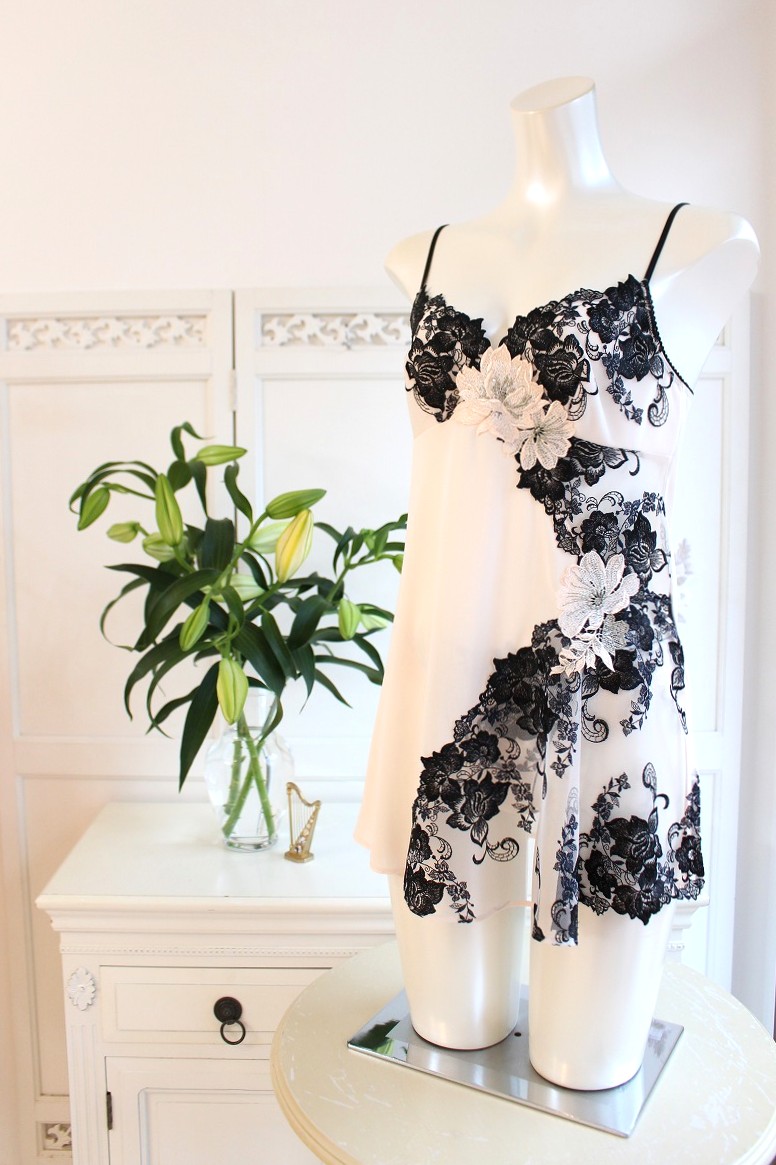 静けさの中に咲く黒 ― Salute 28 Group OCカラー キャミソール ― | La