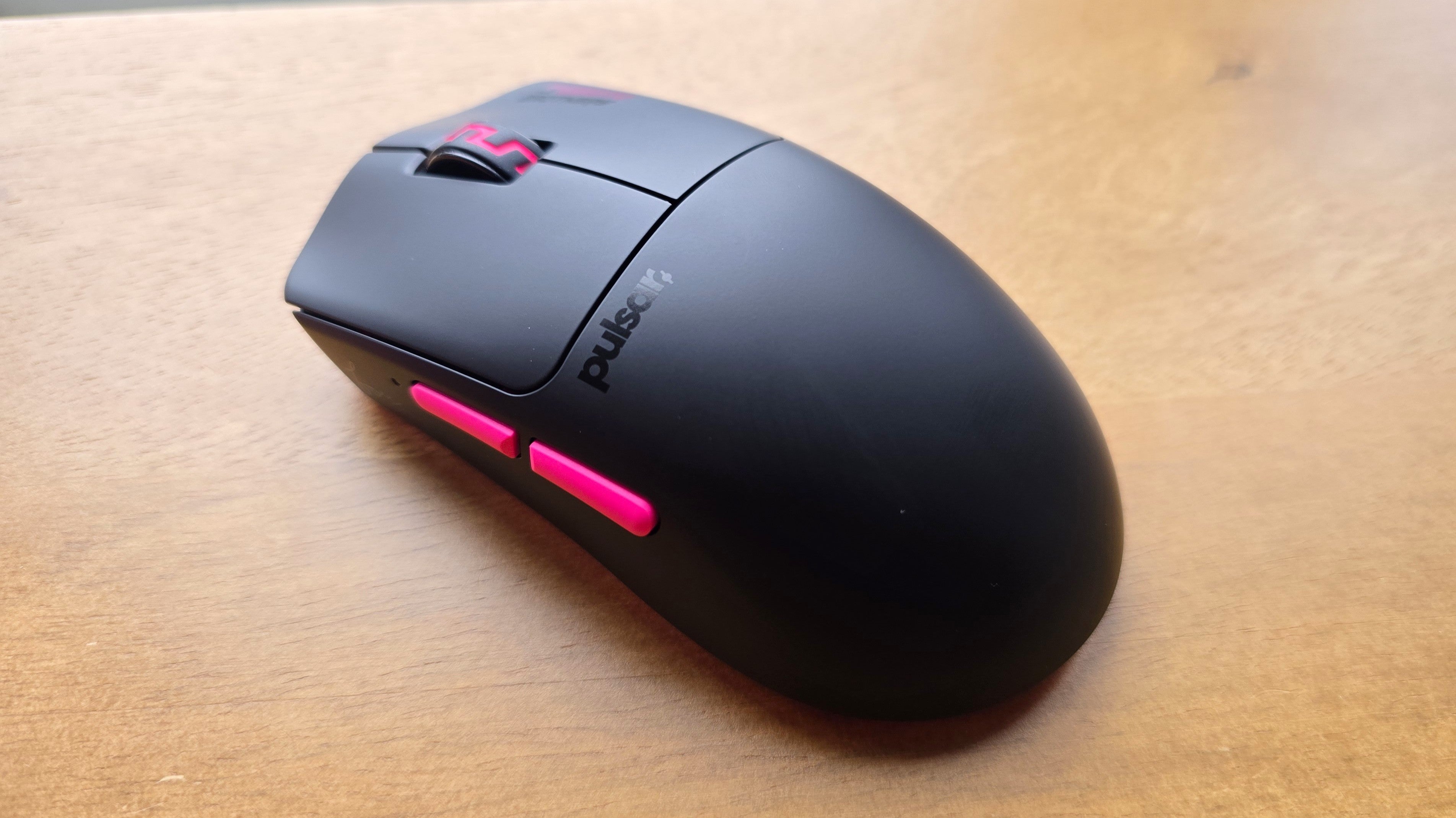 Pulsar Susanto-X Gaming Mouse Review – Hot Pink Design, Fiery