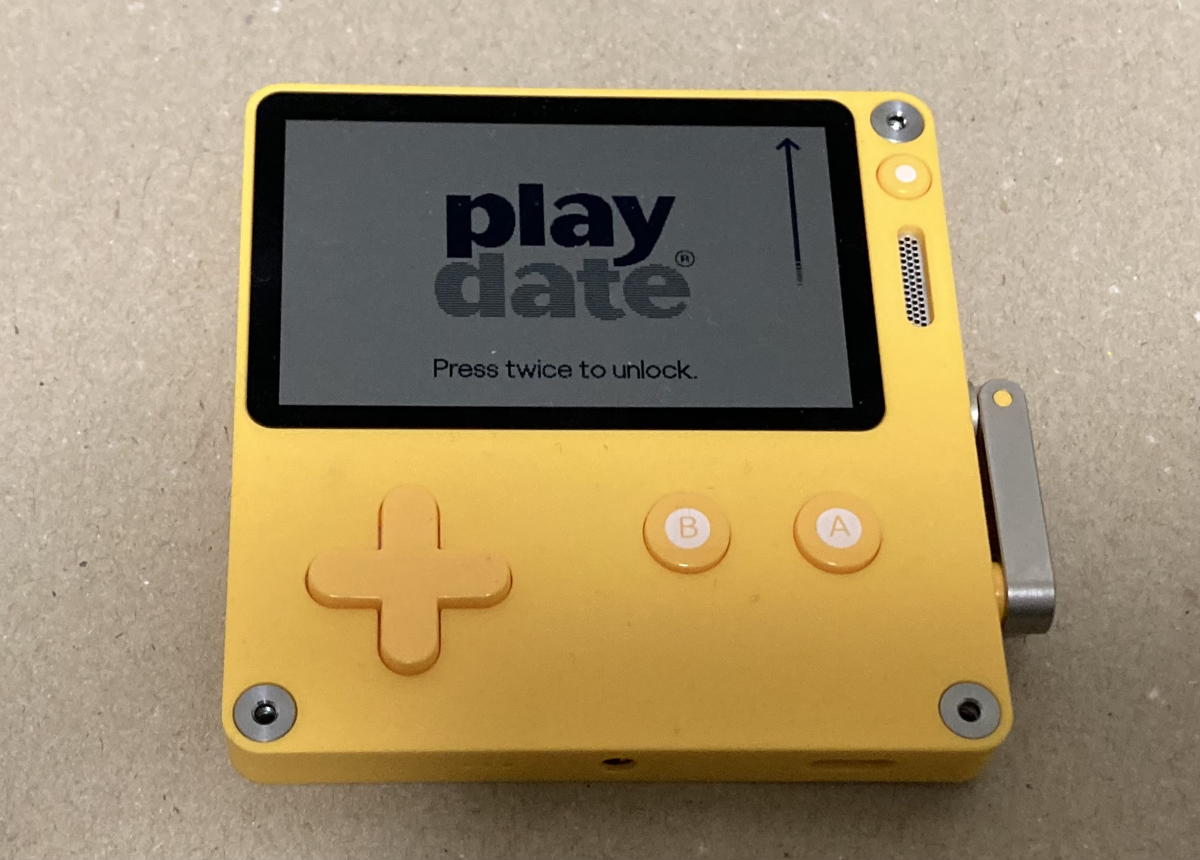 Playdate ハンドヘルドゲーム機 イエロー(専用付属ケーブルなし