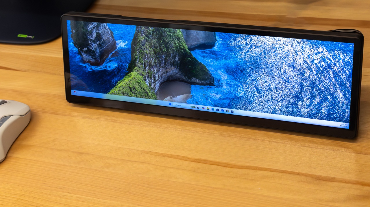 CORSAIR XENEON EDGE 15.6インチ Corsair unveils XENEON EDGE: wicked