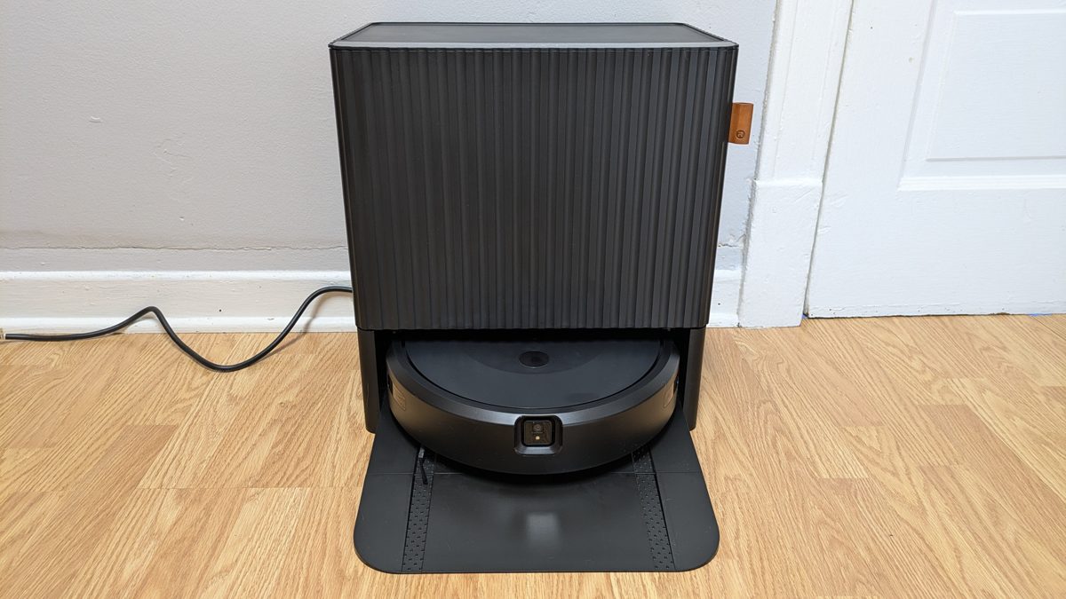 iRobot Roomba Combo 10 Max + Auto Wash Dock - Review 2024 - PCMag