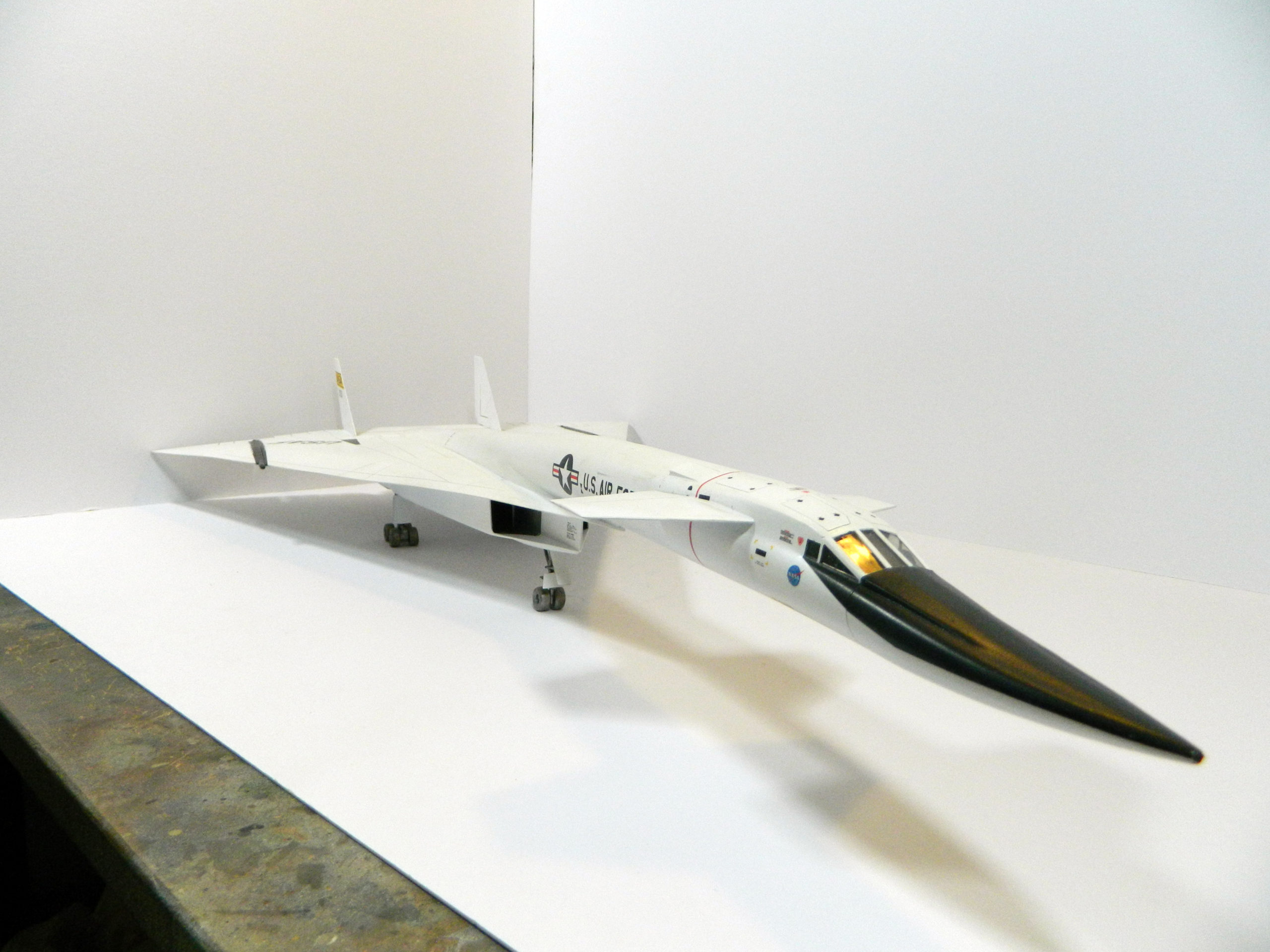 1/72 scale North American XB-70 Valkyrie - ScaleModelMaker