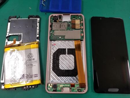 SHARP AQUOS Sense 3のバッテリー交換も即日お返し！データも消えませ