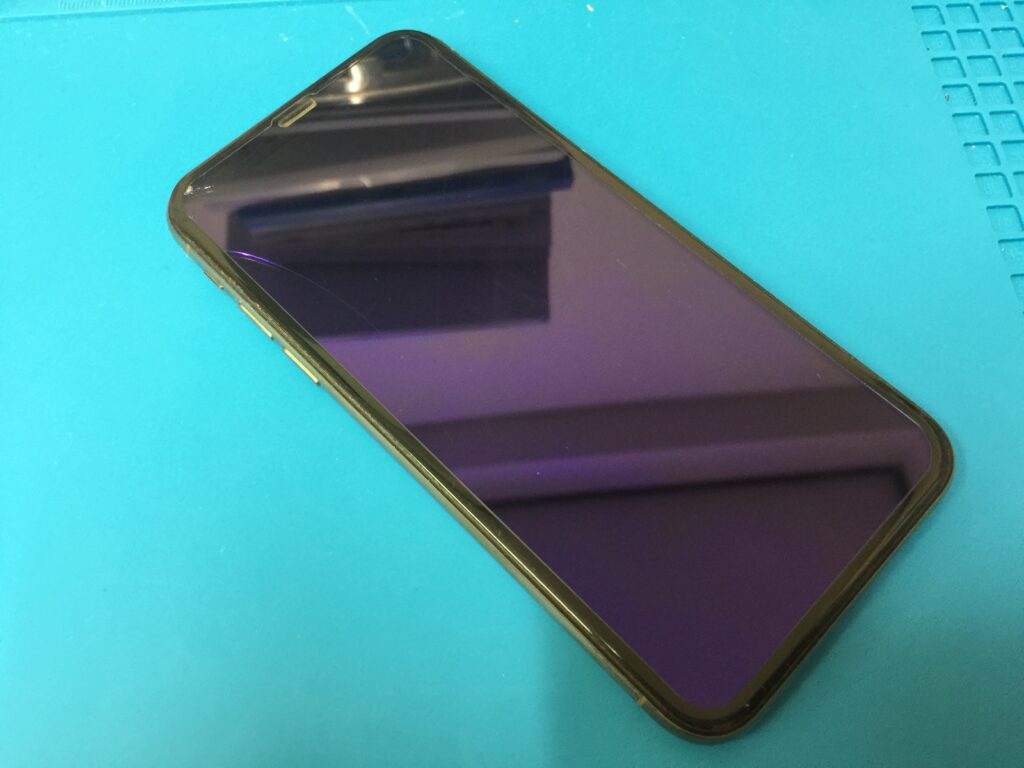 バッテリー最大容量76%のiPhoneXS のバッテリーを交換しました