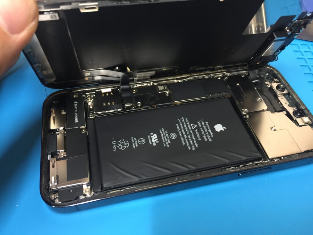 iPhone 12 Pro 】本体を落とした時によくある症状の縦線が出てしまった