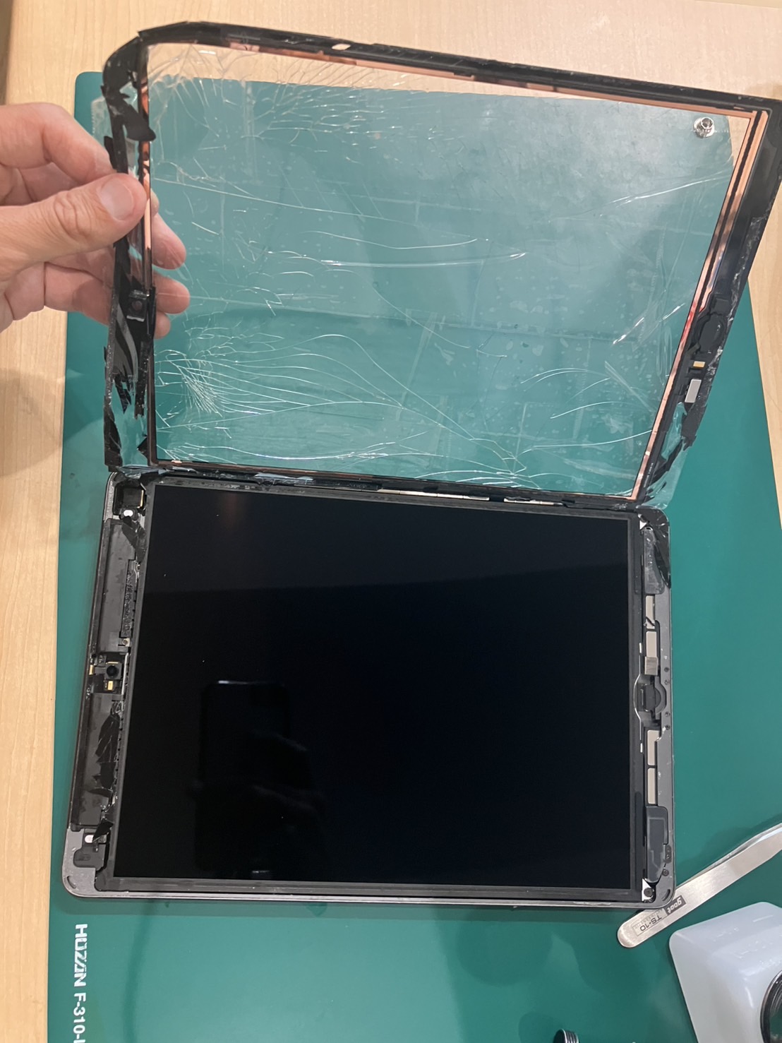 iPad 9 ガラス割れ 交換修理 - スマホラボ 【総務省登録修理業者