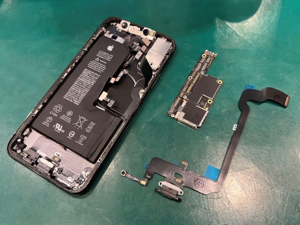 iPhoneXS ドックコネクター交換 - スマホラボ 【総務省登録修理業者