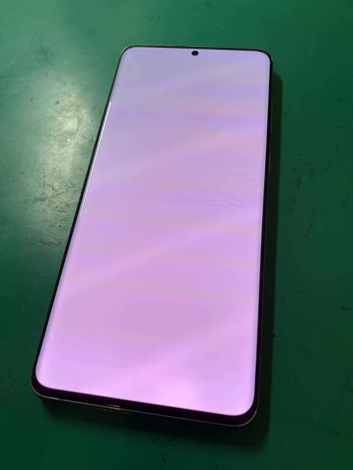 Galaxy S20+ 5Gの液晶が真っ白！画面が映らない！修理で直る？ | スマ