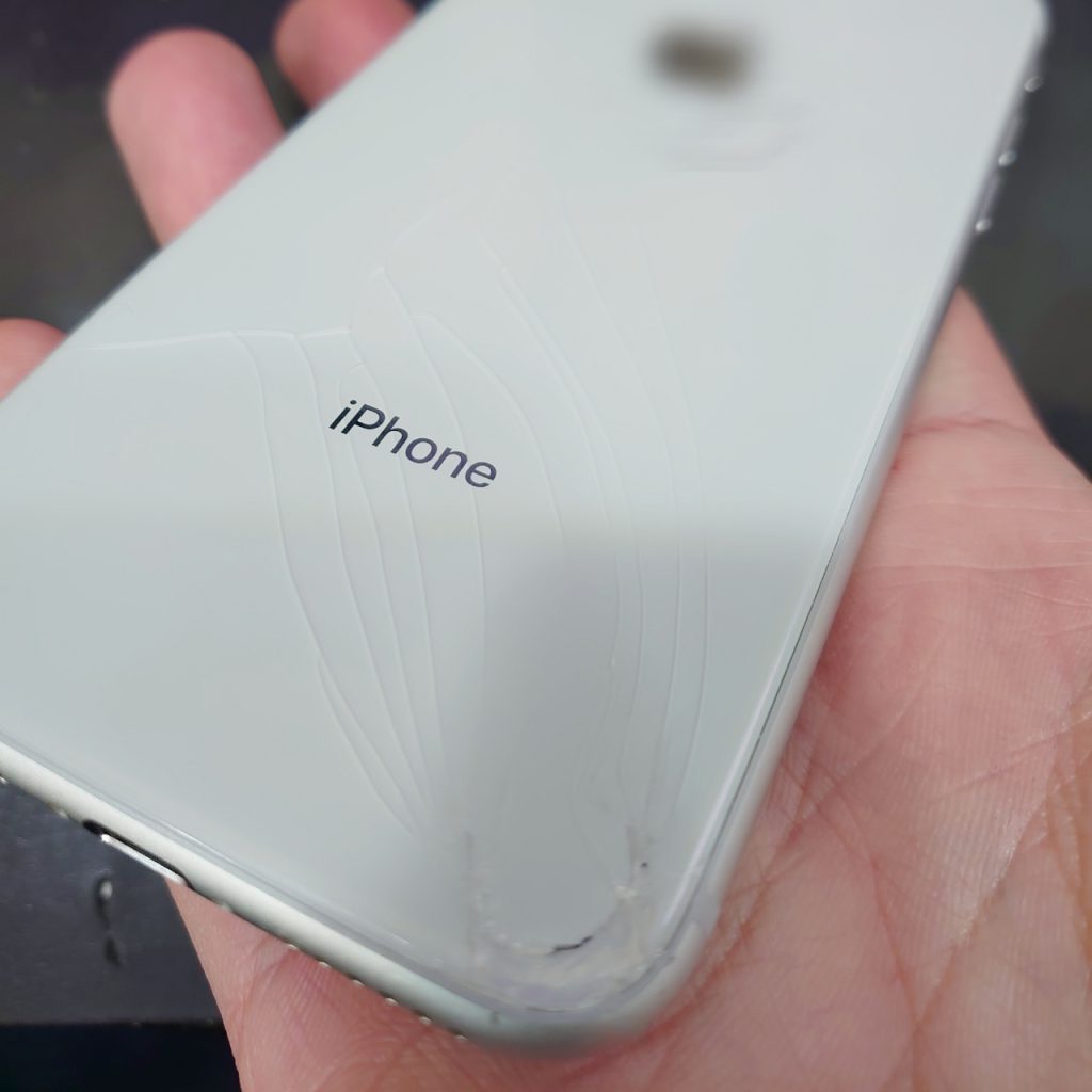 iPhone】背面ガラスもお任せください！ | スマホスピタル 新宿店の修理速報