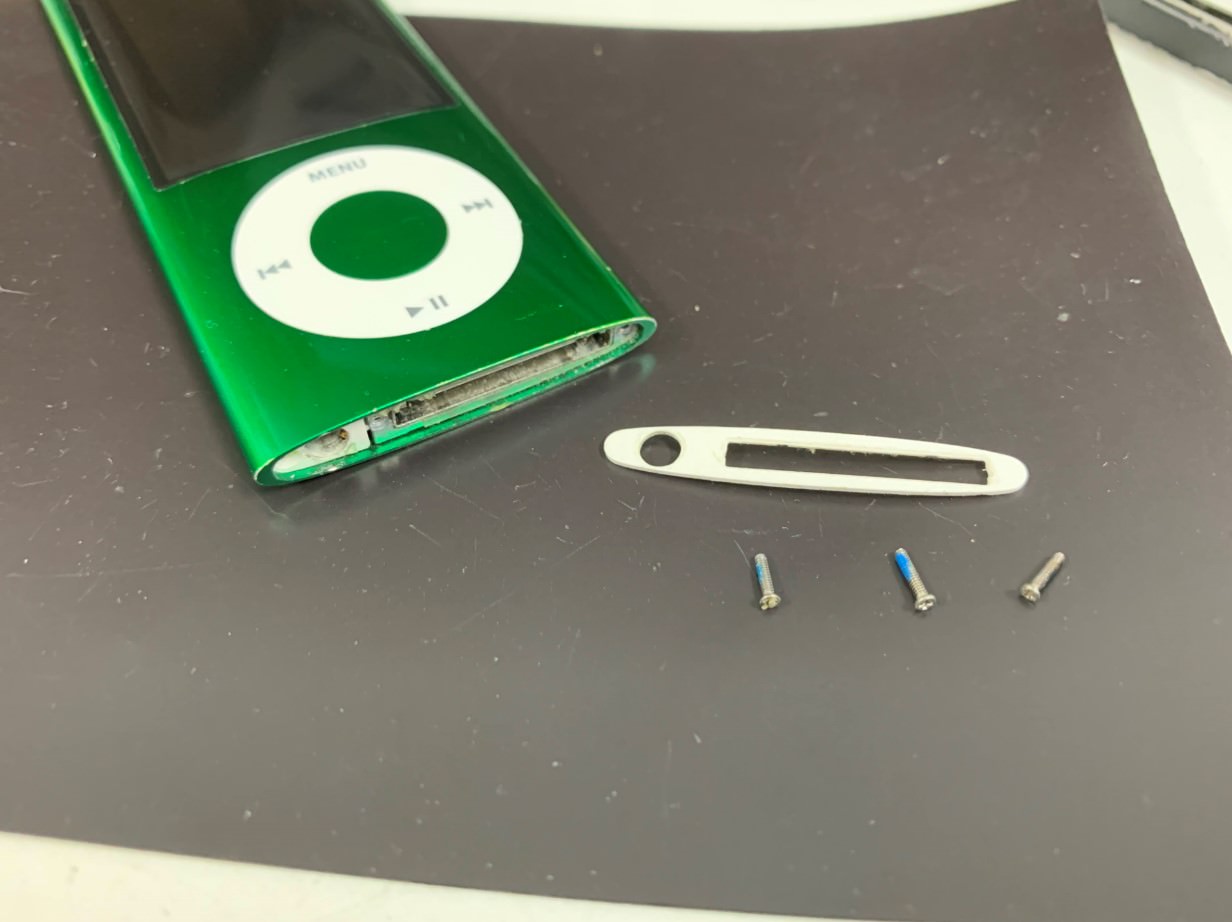 iPod nano 第5世代電池交換が安い】ケーブルを抜くとLow Batteryマーク