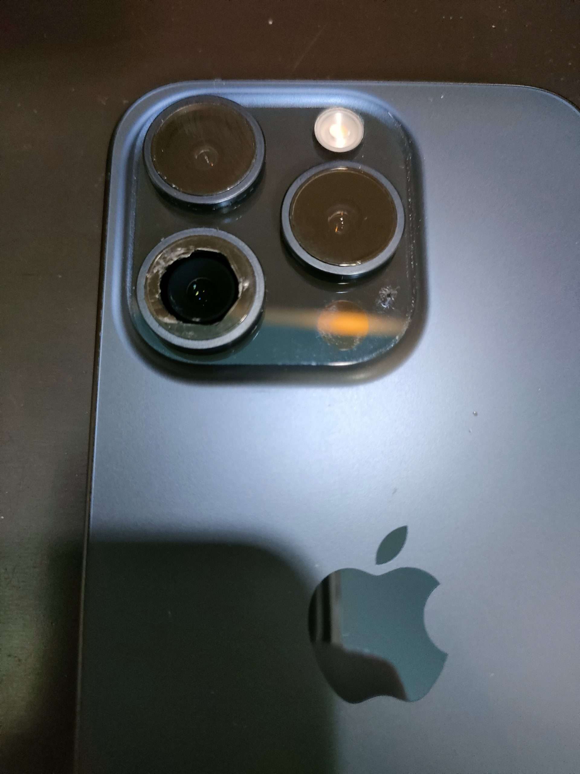 iPhone15Pro カメラレンズの割れもパーツ交換できます！ | スマ