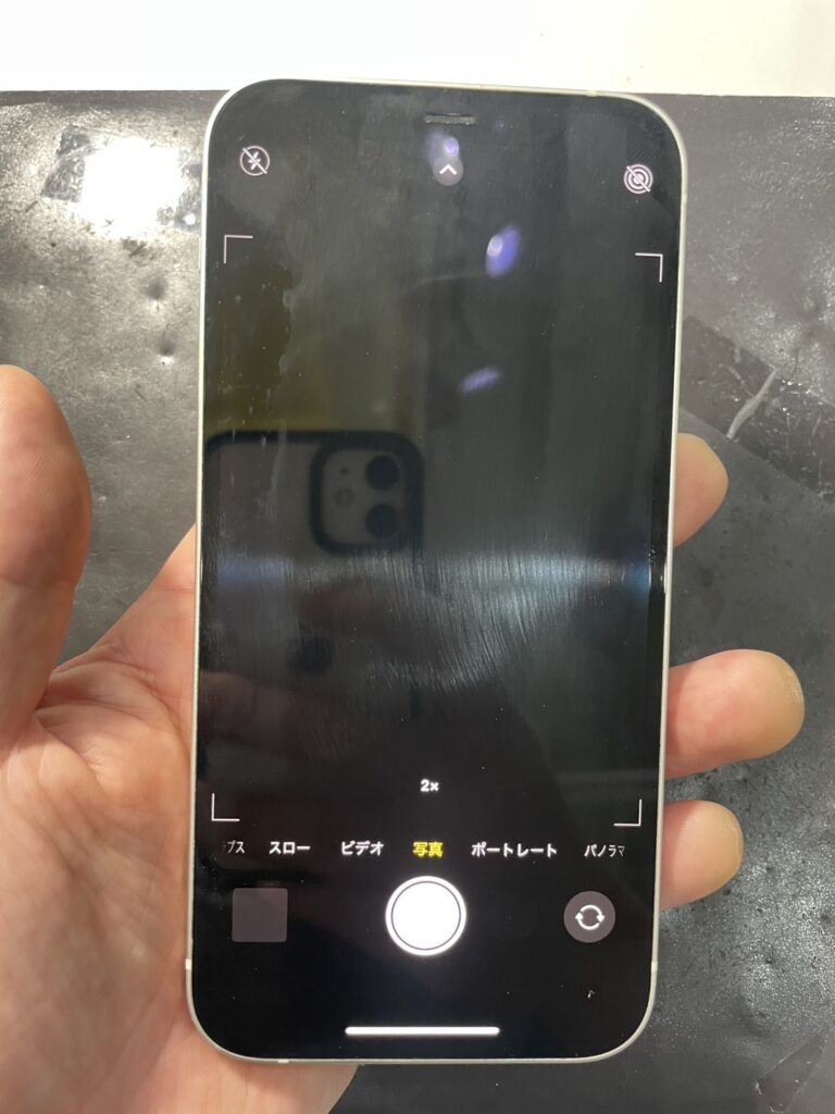 iPhoneのカメラの撮影画面が真っ暗で写真がとれません(´;ω;｀)カメラ